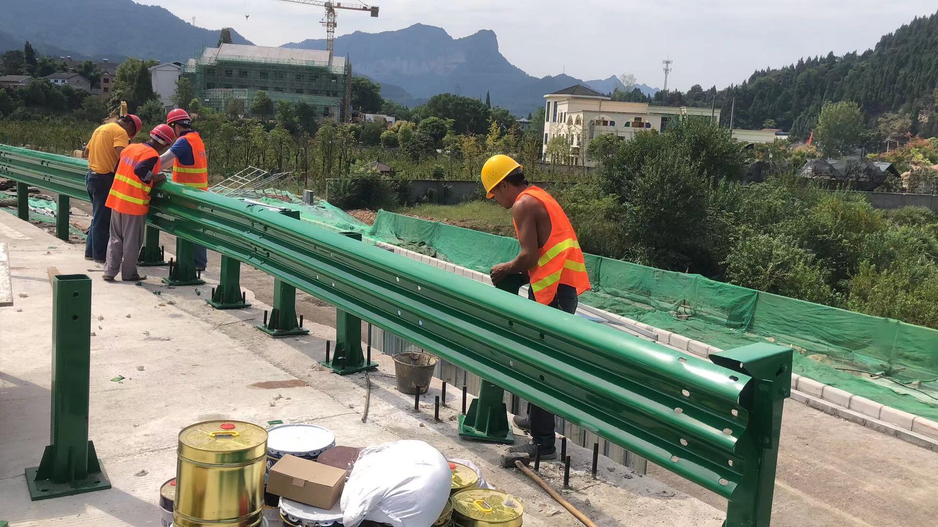 双流县防撞波形护栏热镀锌波形护栏 - 推荐